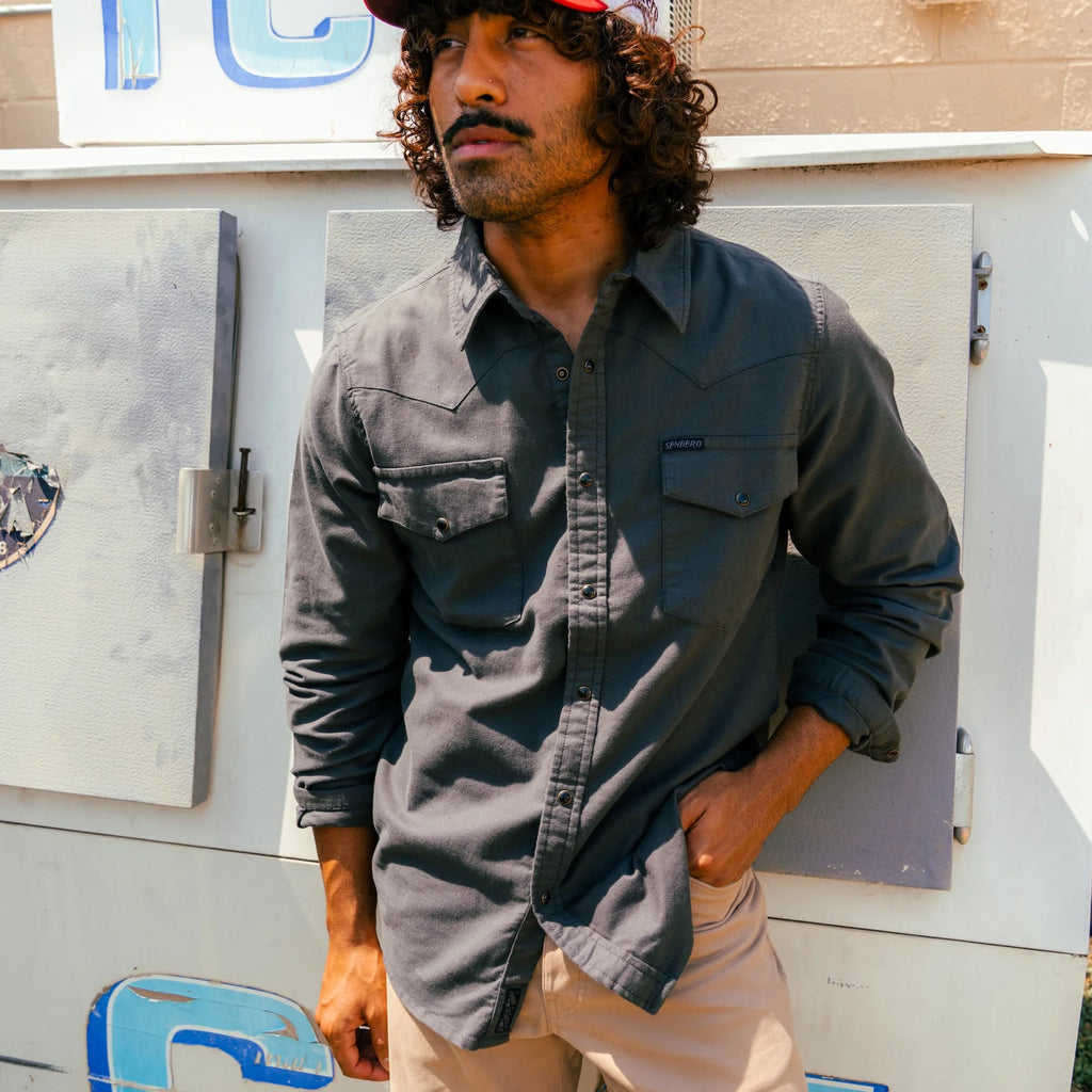 Sendero Provisions Co. The Wyatt Pearl Snap Long Sleeve Solid Shirt
