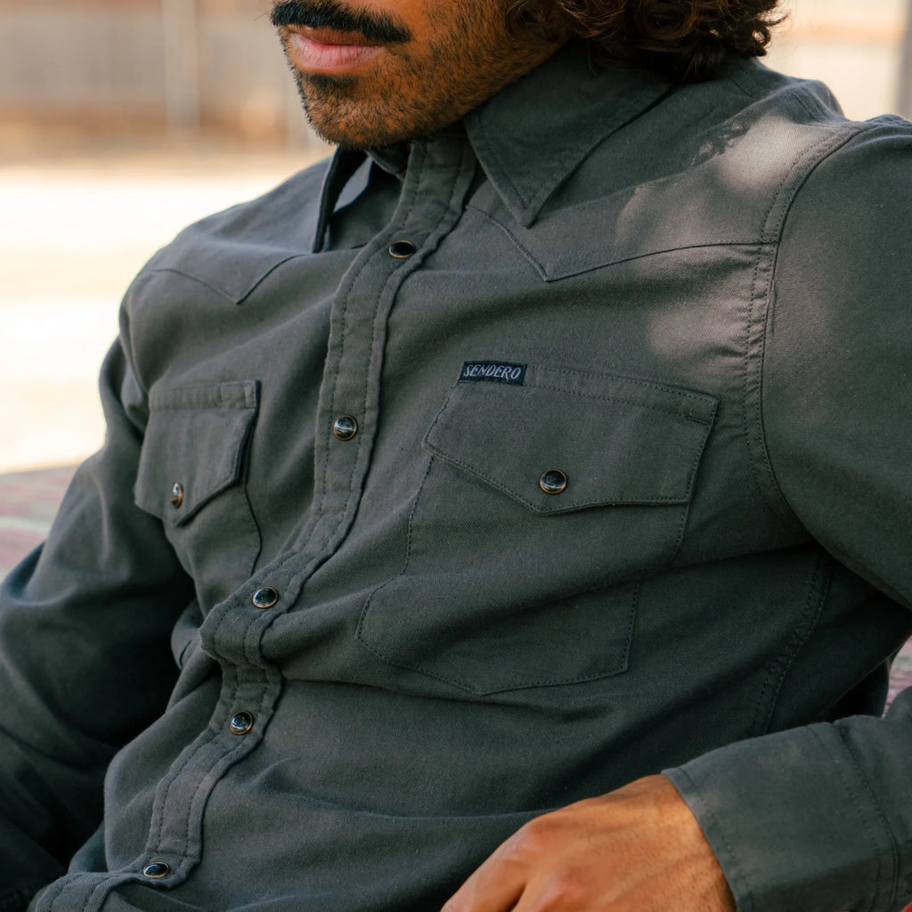 Sendero Provisions Co. The Wyatt Pearl Snap Long Sleeve Solid Shirt